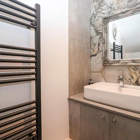 The Swans Nest Lock View * Skipton