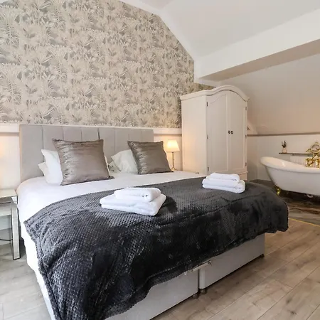 The Swans Nest Lock View