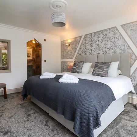 The Swans Nest Lock View Holiday home *