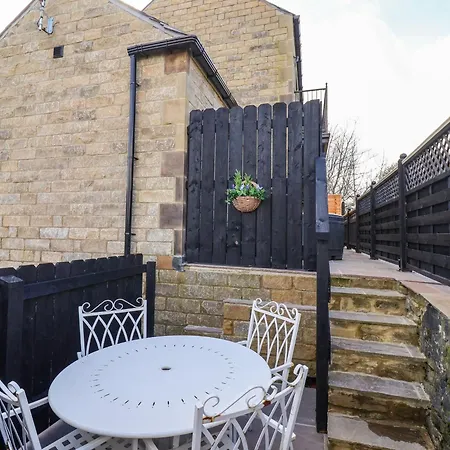 The Swans Nest Lock View Holiday home Skipton