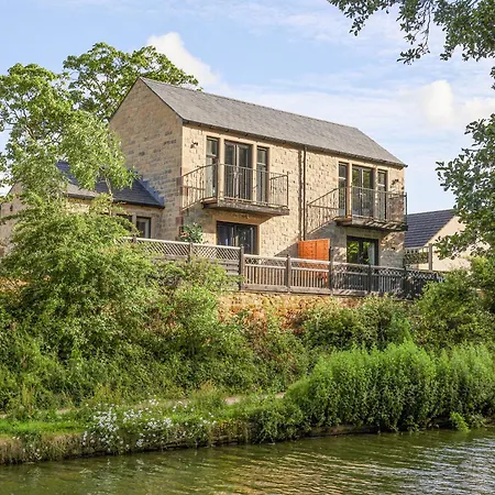 The Swans Nest Lock View Holiday home