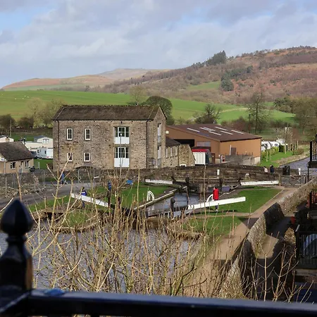 The Swans Nest Lock View Skipton