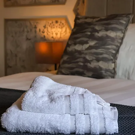 The Swans Nest Lock View