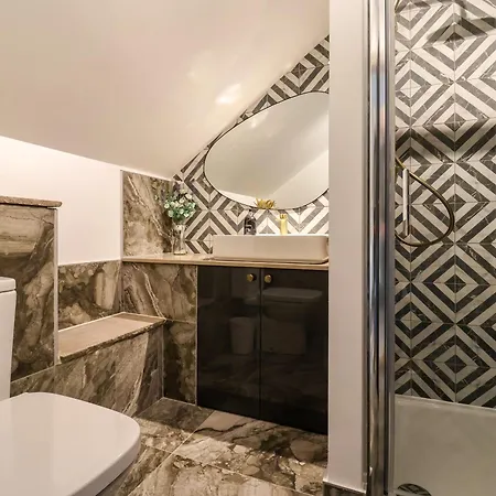 The Swans Nest Lock View *