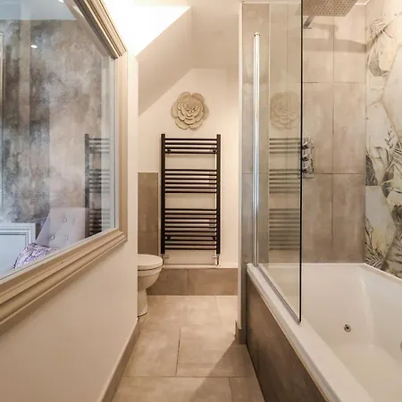 The Swans Nest Lock View