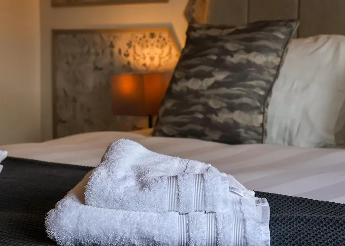 The Swans Nest Lock View