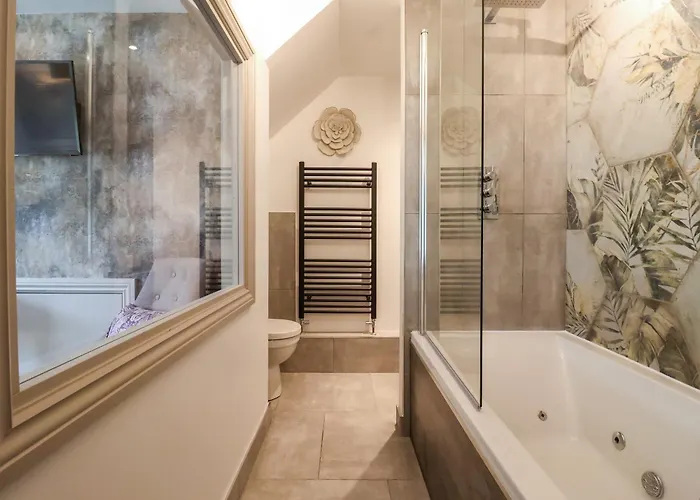 The Swans Nest Lock View